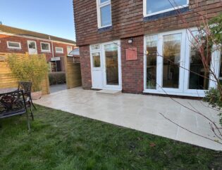 Jacksons fencing Reigate and porcelain patio