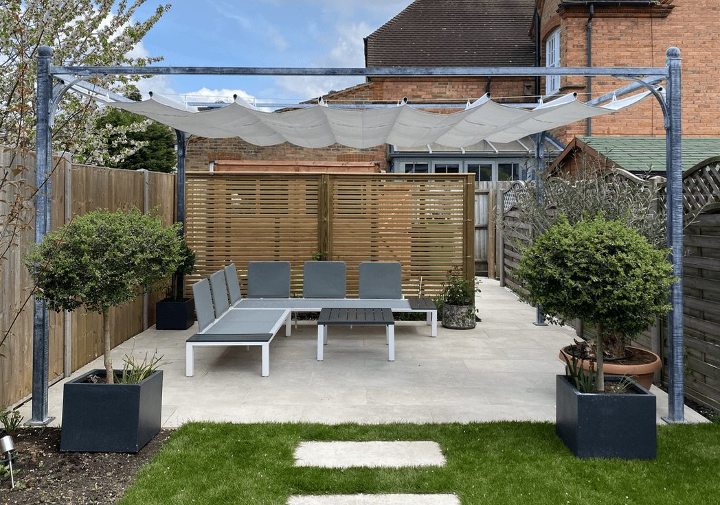 Porcelain patio and pergola